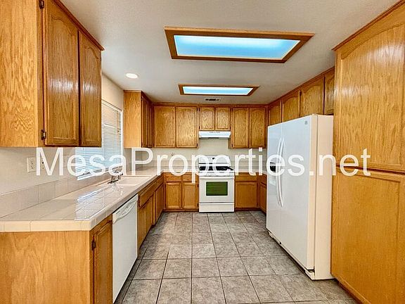 5th image of 14744 Hopland St