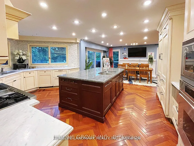 2415 Jarvis St #B5 — Photo 14