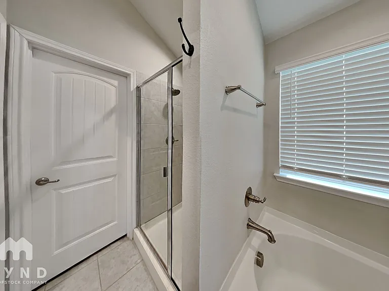 529 Paloma St — Photo 13