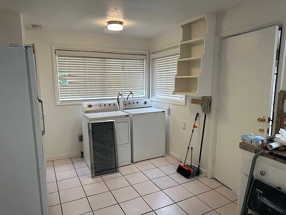 3rd image of 1444 E Andrews Ave