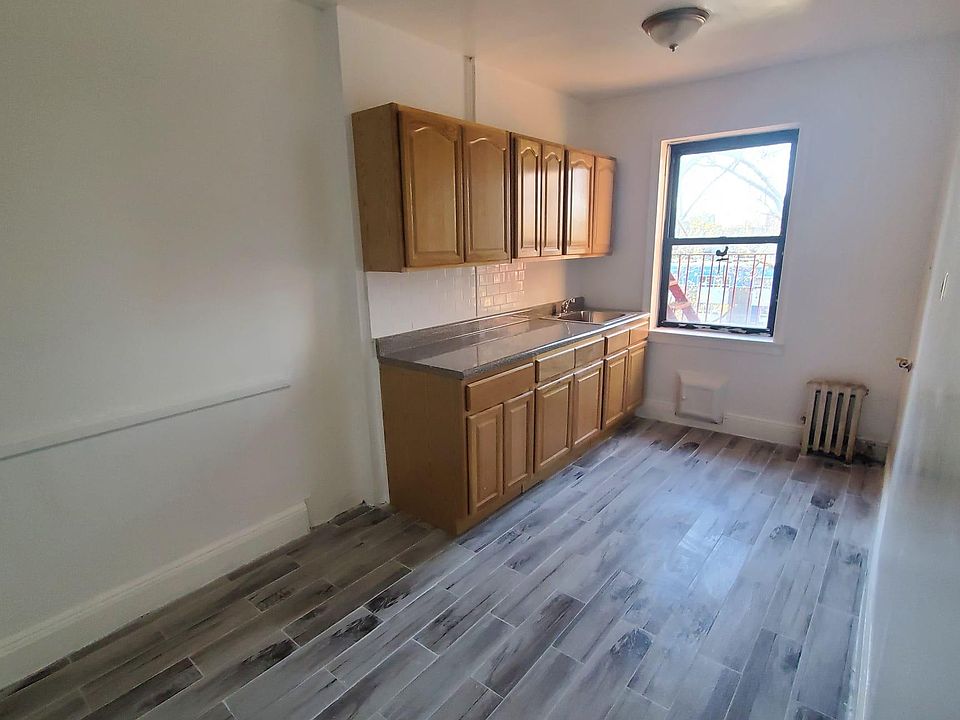 1st image of 143 1st St #4