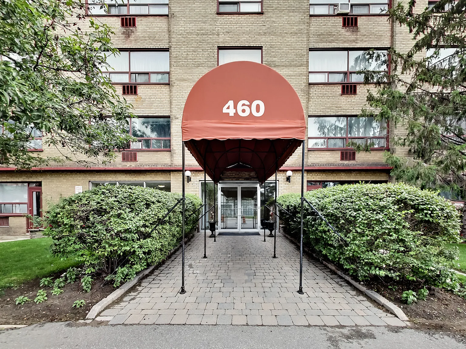 460 Eglinton Avenue East — Photo 2