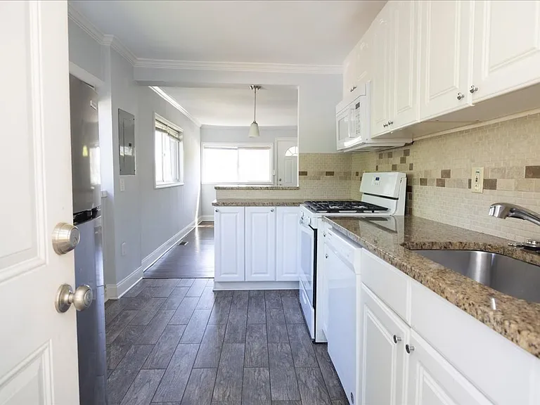 1096 Herndon St NW #B — Photo 19