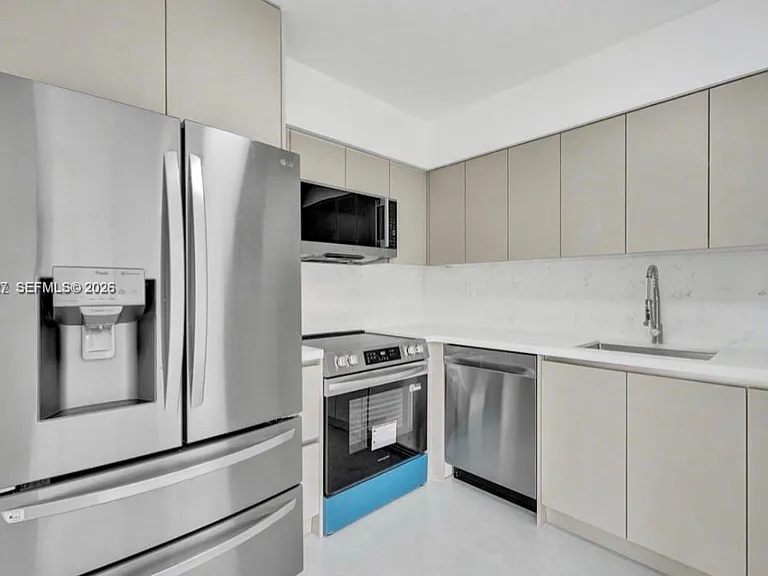 4701 N Andrews Ave — Photo 3