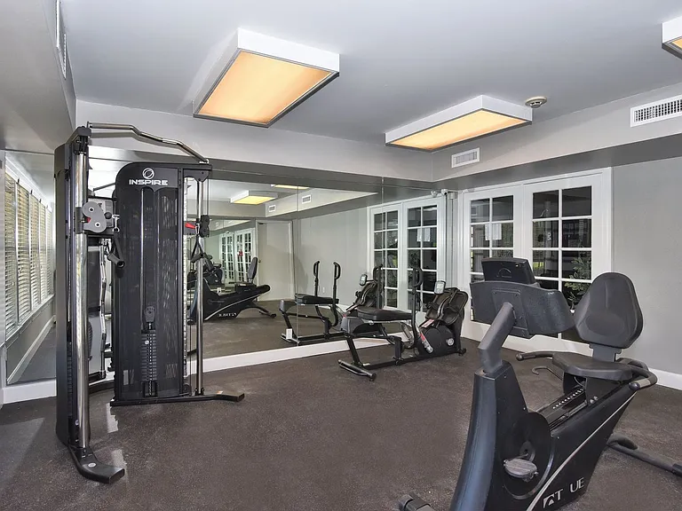 Heatherstone Apartments — Photo 38