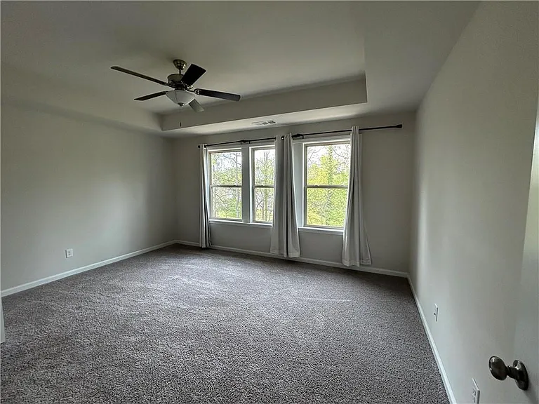 3715 Davis Cir — Photo 11