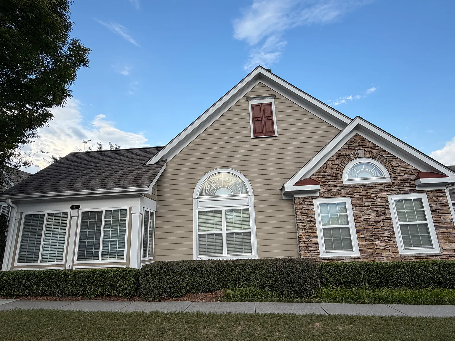 2 bed, 1757 sqft, $2,400 — Photo 2