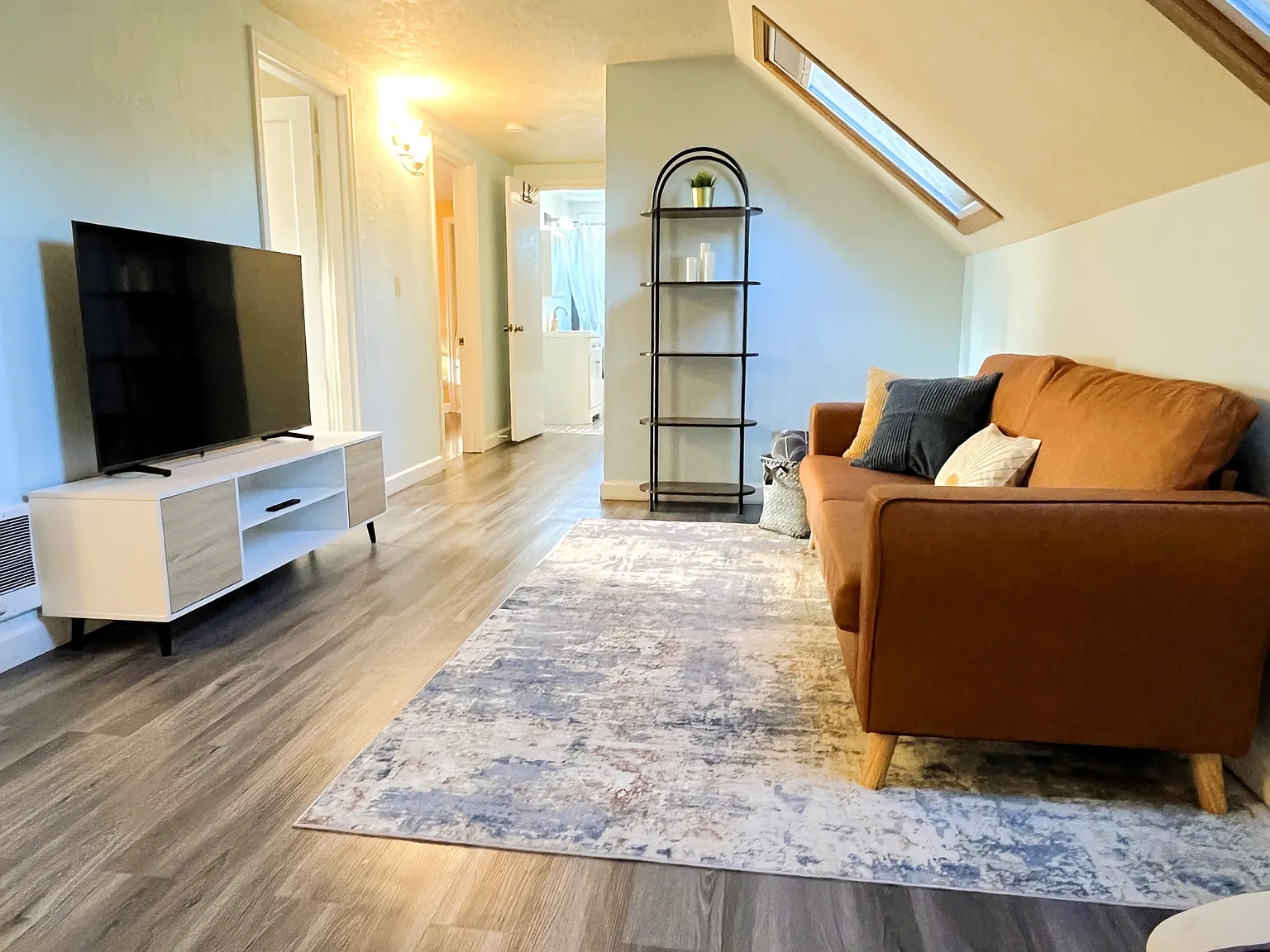 2 bed, 1100 sqft, $2,150 — Photo 2