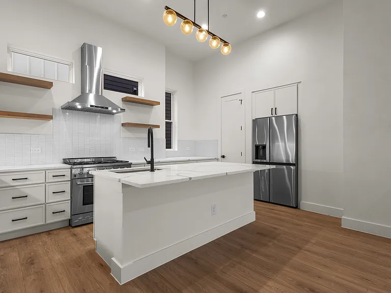 2203 Hondo Ave #202 — Photo 21