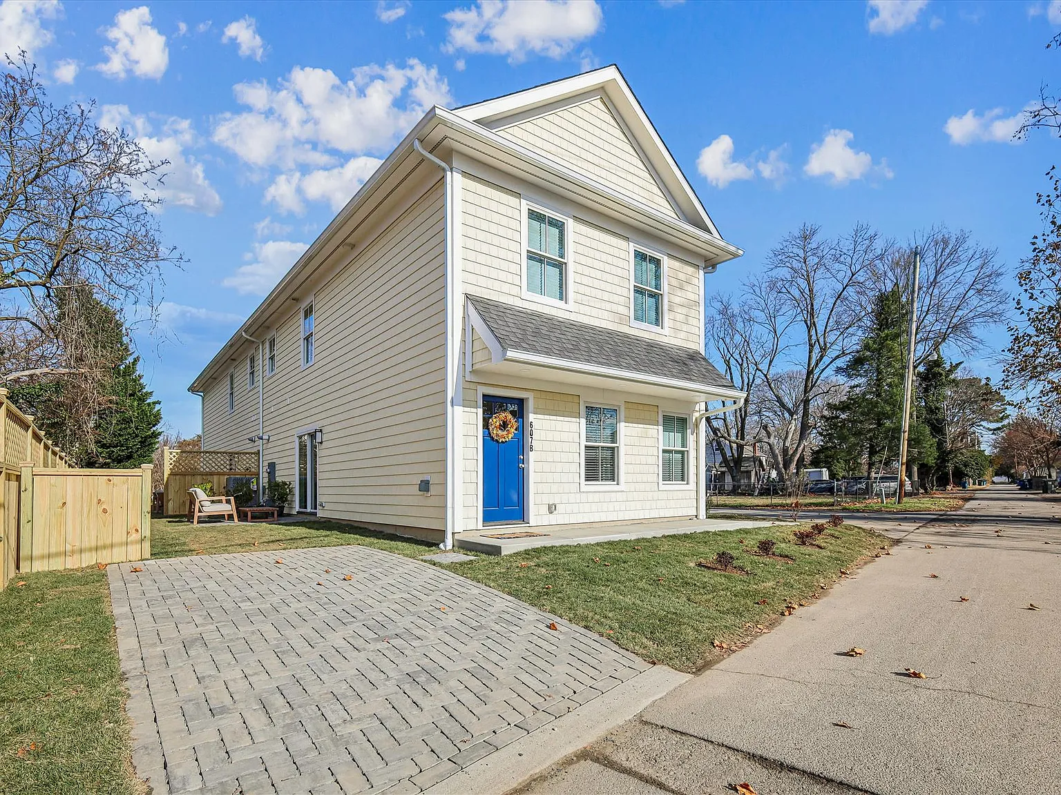 3 bed, 2.5 bath, 1650 sqft, $2,700 — Photo 3