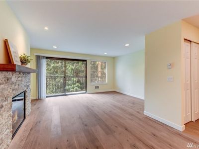 9710 Greenwood Ave N APT 302, Seattle, WA, 98103