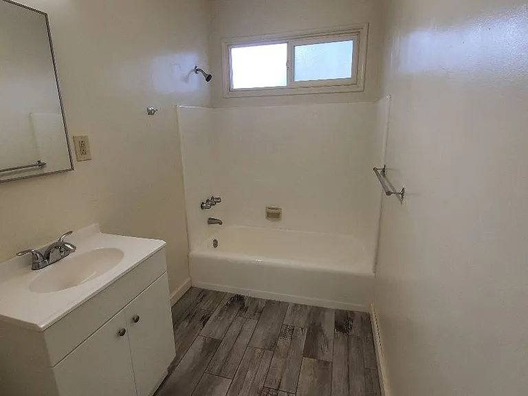 15908 Sherman Way #5 — Photo 7