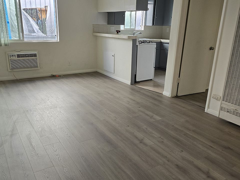 1st image of 16004 Cantlay St APT 2