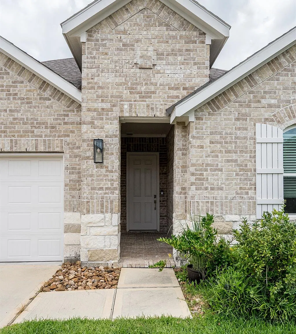 4 bed, 2.0 bath, 1914 sqft, $2,295 — Photo 4