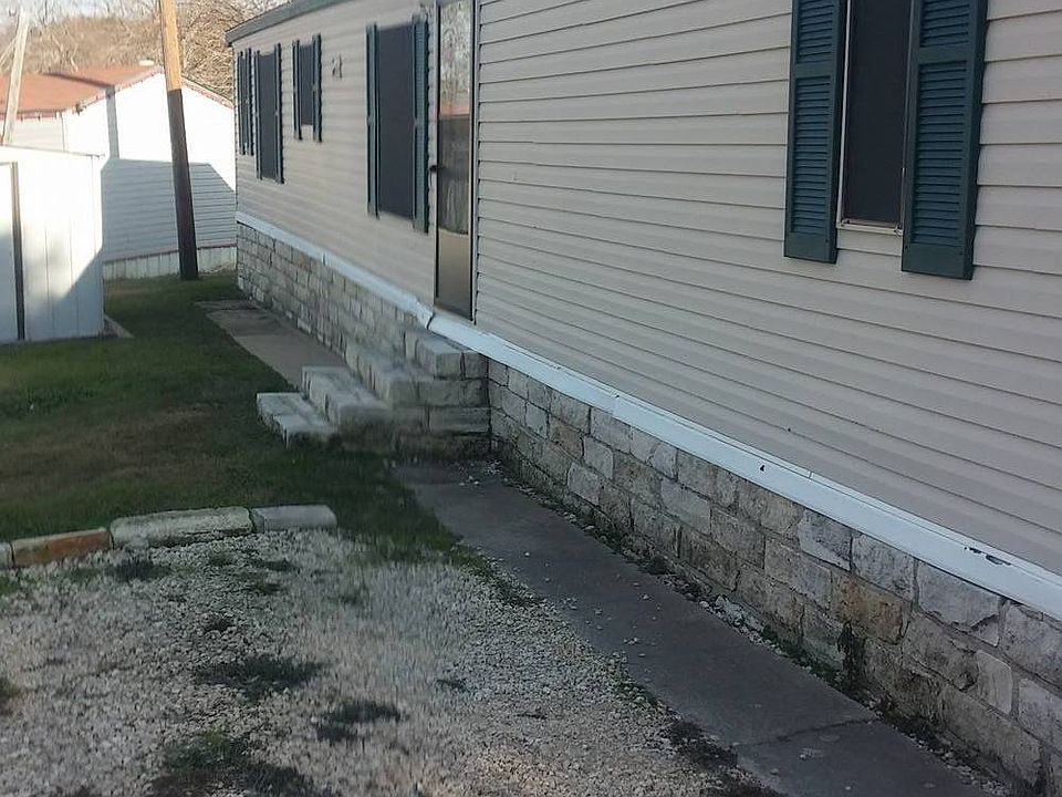 2nd image of 1751 Verna Lee Blvd Trailer 1
