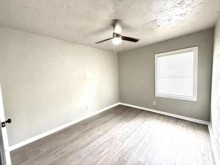 2378 E Texas St — Photo 11