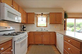 5th image of 7832 Deer Grove Ct NE