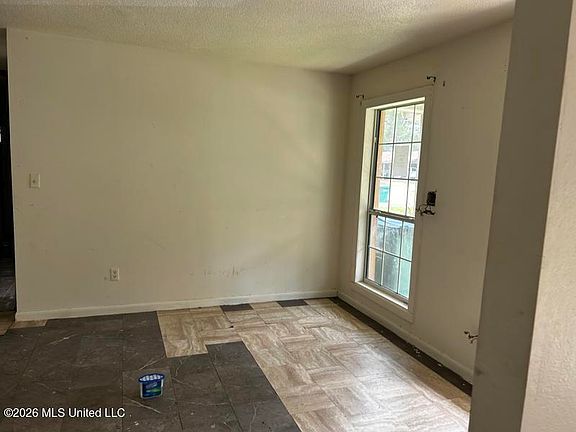 3rd image of 4118 Washington Dr