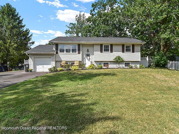 2nd image of 1572 Deer Hollow Drive