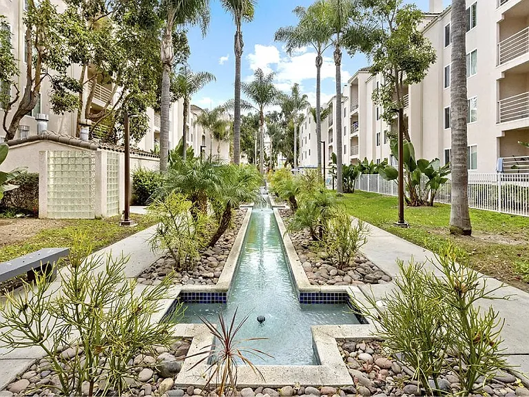 La Regencia Apartments — Photo 15