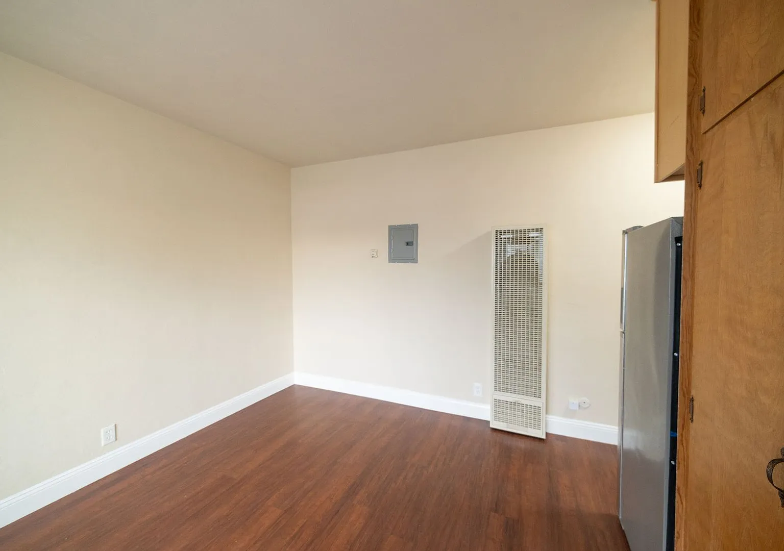 5471 Vicente Way — Photo 3