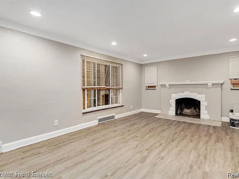 5574 Buckingham Ave — Photo 5