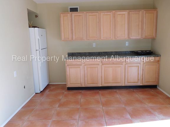 4th image of 1825 Chelwood Park Blvd NE
