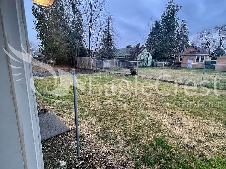 223 SE Roseville Ln — Photo 17