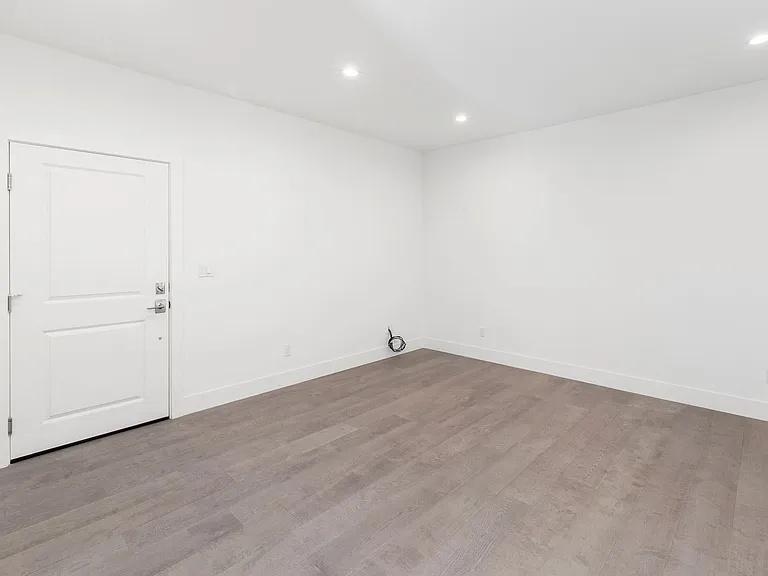 1555 Oak St #850R — Photo 10