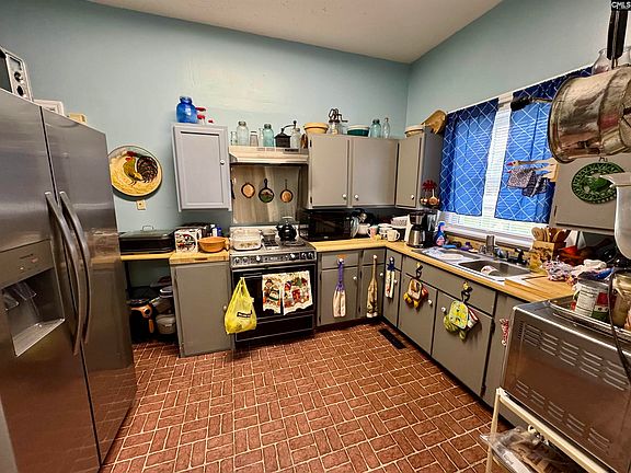 4th image of 200 Watson St
