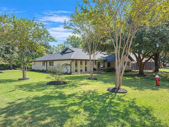 3rd image of 1114 Sul Ross Dr