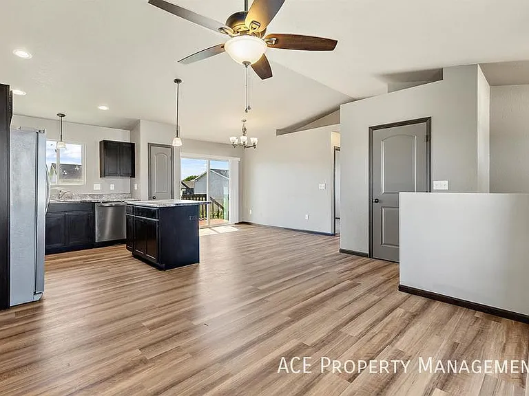 656 Boswell Blvd — Photo 3