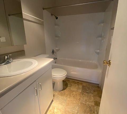 5th image of 1004 S Cloverdale St #303