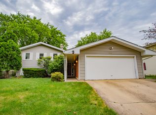 1440 Mayfield Ln, Hoffman Estates, IL 60169