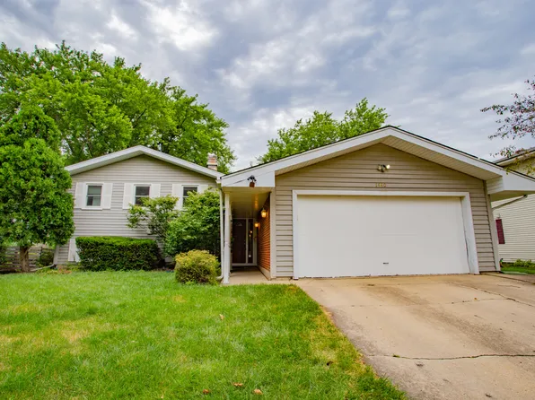 1440 Mayfield Ln, Hoffman Estates, IL 60169