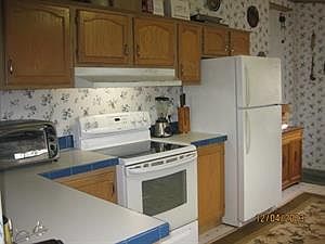 5th image of 840 Vandeusen Rd