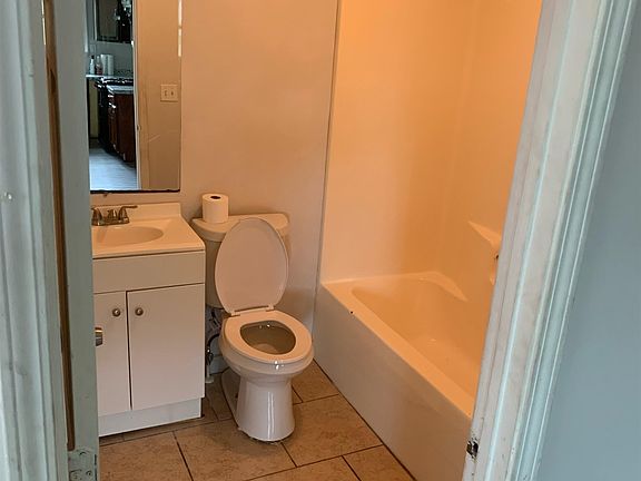 5th image of 607 Circus St