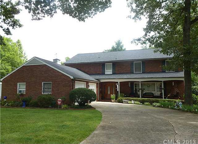 1st image of 326 Magnolia St