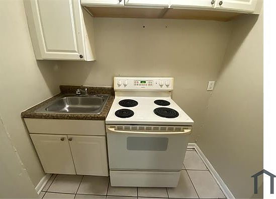 5th image of 1405 NE 5th Ter #B