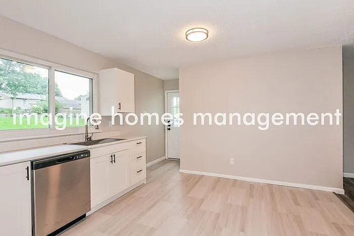 3131 Woodcliff Manor Rd — Photo 3