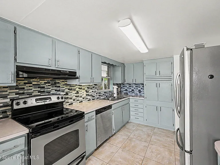 2292 Lakeview Dr — Photo 5