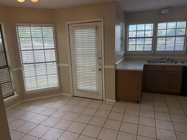 4424 Junction Dr — Photo 8