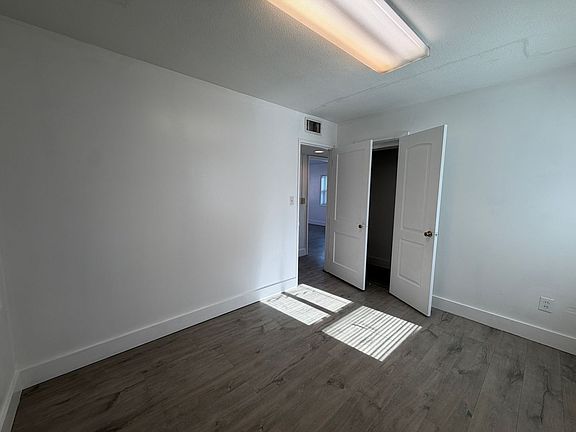3rd image of 4022 Emerson St