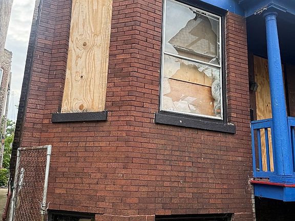 2nd image of 1942 S Hamlin Ave
