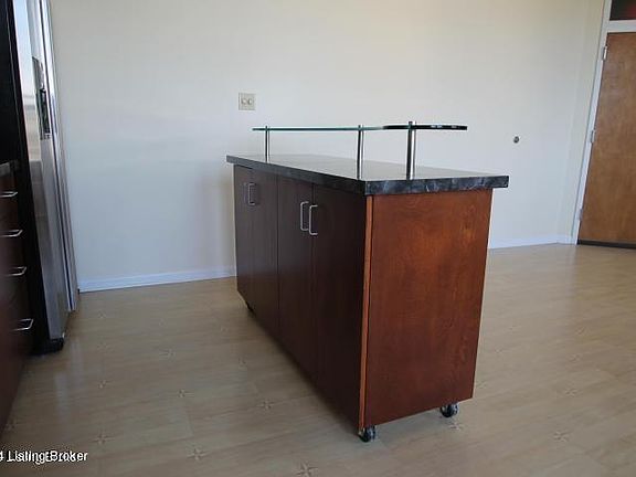 4th image of 214 S 8th St APT 503