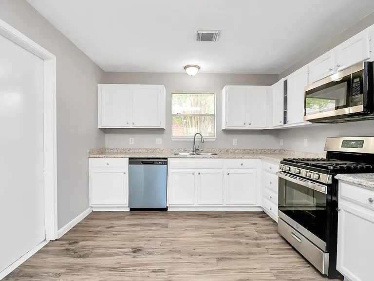 8106 Claiborne St — Photo 15