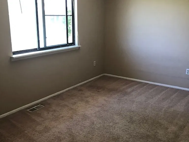 2033 Gyros Cir #166 — Photo 5
