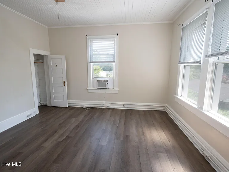 1821 Spencer Ave #B — Photo 10