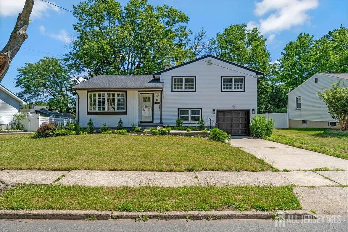 4 bed, 3.0 bath, 1578 sqft, $3,900 — Photo 2