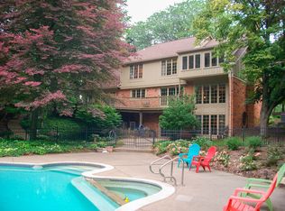3216 Bay Shore Dr, Orchard Lake, MI 48324
